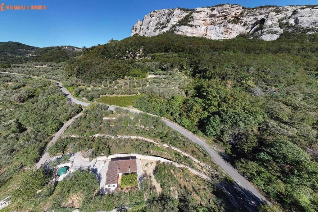 Casetta Di Monte Cucco Orco Feglino Bagian luar foto